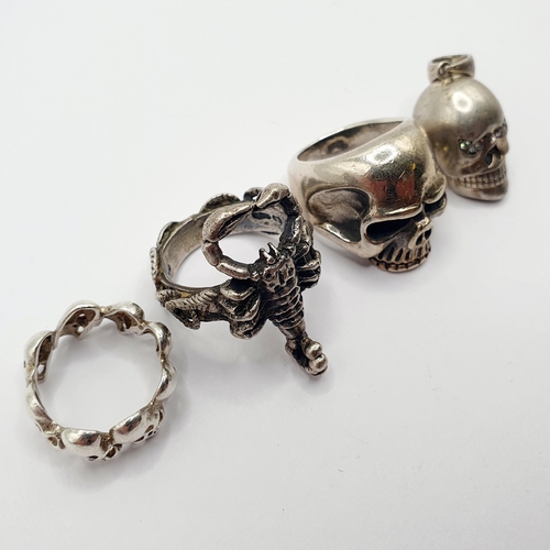 40 - A silver coloured metal gentleman's ring, in the form of a scorpion, two other rings, and a skull pe... 