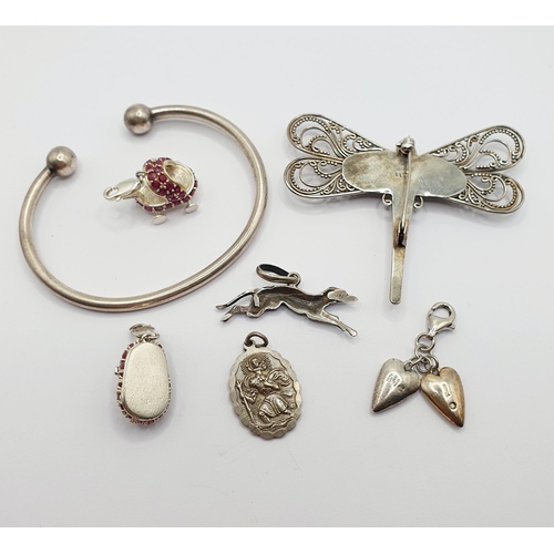 80 - A silver coloured metal brooch, in the form of a dragonfly, and assorted other jewellery