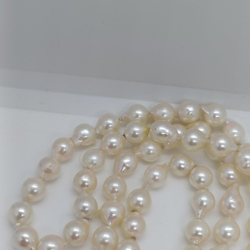 172 - A cultured pearl necklace  Provenance: From a large single owner collection of jewellery consigned f... 