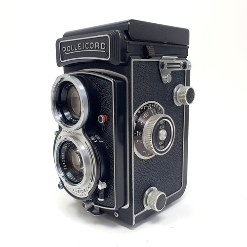 26 - A Rolleicord Synchro Compur twin lens camera, in a leather case
Provenance: From a single owner coll... 