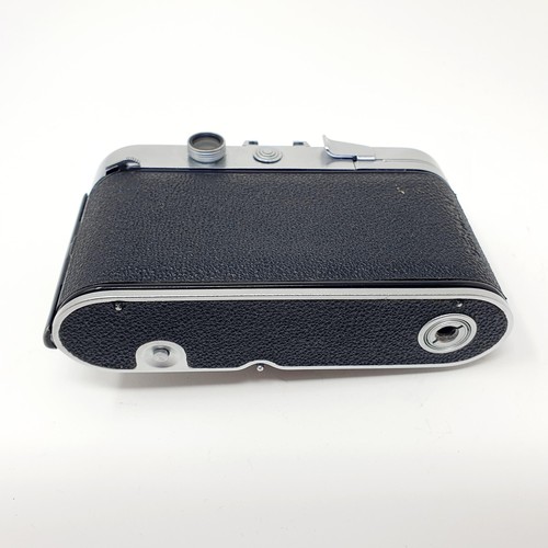 38 - A Voigtlander Vito CSR camera, and a Voigtlander Vito IIa camera (2)
Provenance: From a single owner... 