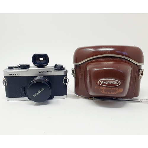 19 - A Voigtlander Bessamatic camera, in leather carrying case, and a Voigtlander Bessa L camera (2) Prov... 