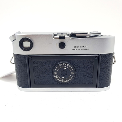 48 - A Leica M6 camera, No. 2468732, with a Summicron - M1:2/50 lens, No. 3471774
Provenance: From a sing... 