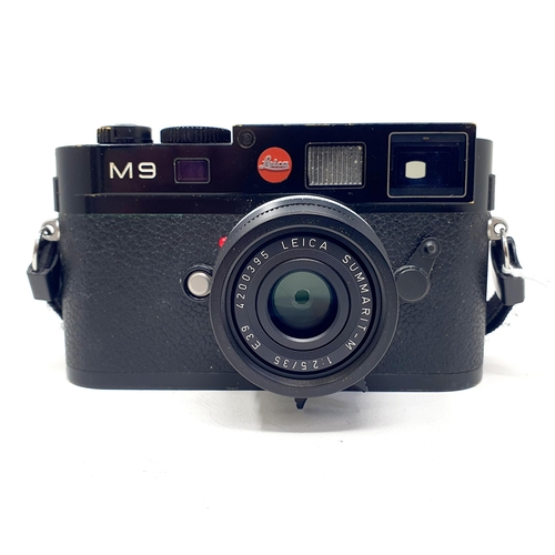 50 - A Leica M9 camera, No. 3804255, with a Summarit -M1:2.5/35 lens, No.4200395
Provenance: From a singl... 
