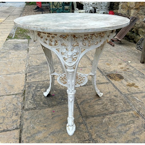 1049 - A Britannia style painted metal table, with a marble top, 76 cm diameter