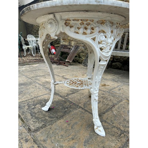 1049 - A Britannia style painted metal table, with a marble top, 76 cm diameter