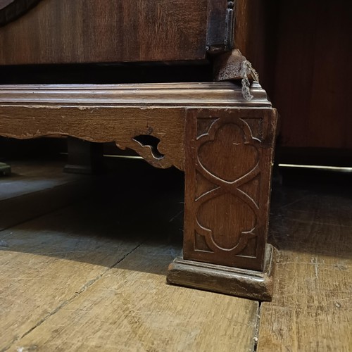 923 - An Edwardian mahogany sideboard, with two central drawers, flanked by a drawer and a cupboard, 198 c... 