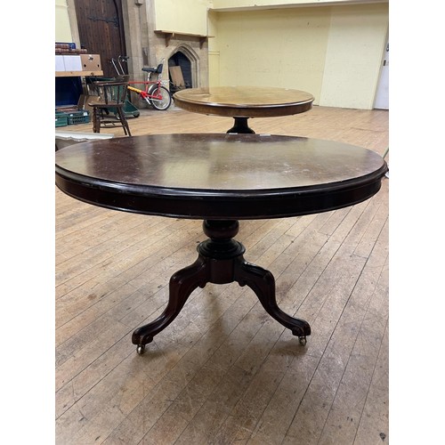 992 - A mahogany tilt top breakfast table, 103 cm diameter