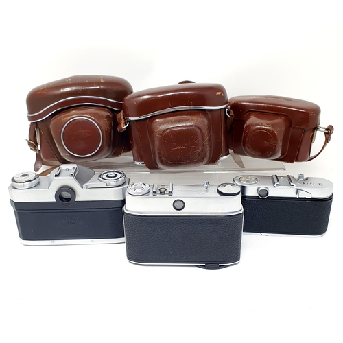 101 - A Voigtlanger Vito B camera, a Kodak Retinette IB camera and a Zeiss Ikon Condaflex camera (3)