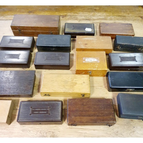 115 - Assorted laboratory weights, cased, and a calculator (box)
