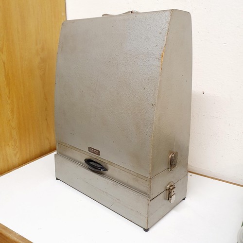 113 - A set of Revecations Somerset County Council 5 kg laboratory scales, in a metal case, 42 cm wide