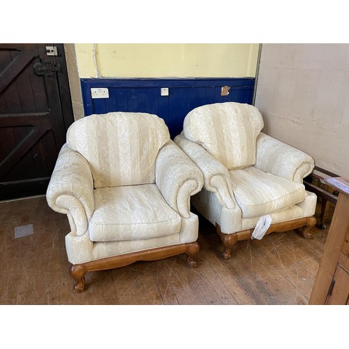 981 - A cream three piece suite, comprising three seater sofa and two armchairs, a cream drop end sofa, 19... 