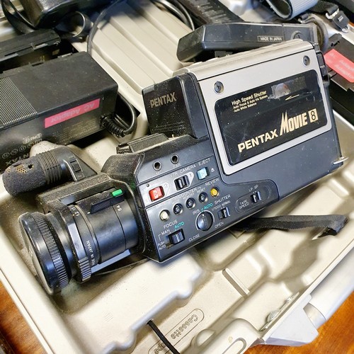 116 - A Revueflex TL 25 camera and assorted photography equipment (box)