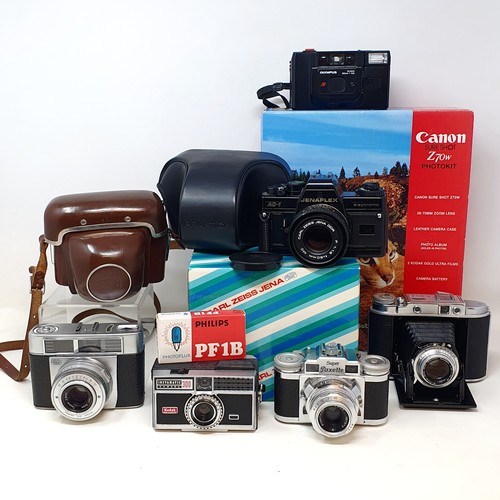 118 - A Zeiss Ikon Contessa camera, and a Solida II camera, and assorted other photography equipment (box)