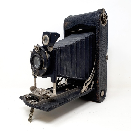 124 - A Kodak bellows camera, and three others (4)