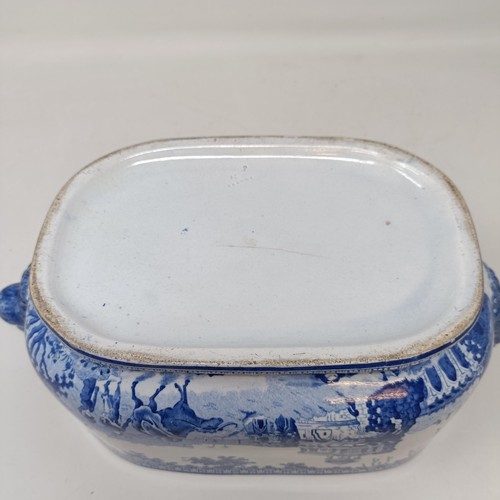 712 - A blue and white tureen, with lion mask handles, 34 cm wide