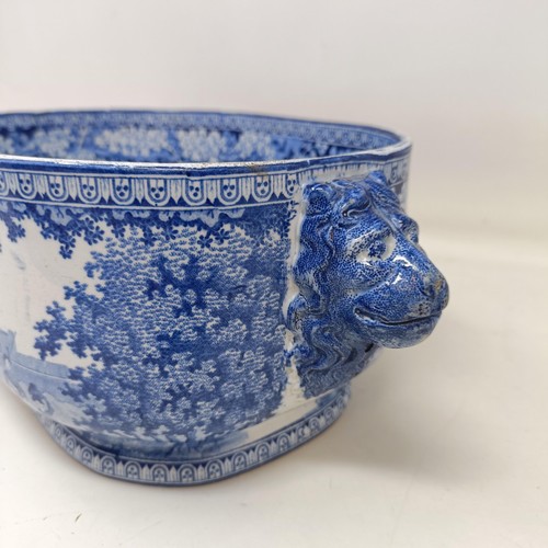 712 - A blue and white tureen, with lion mask handles, 34 cm wide