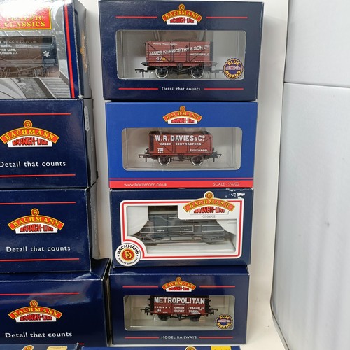 203 - Assorted Bachmann rolling stock and carriages, all boxed (box)