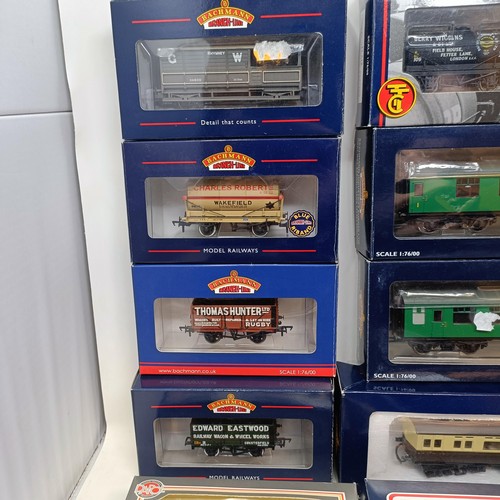 203 - Assorted Bachmann rolling stock and carriages, all boxed (box)