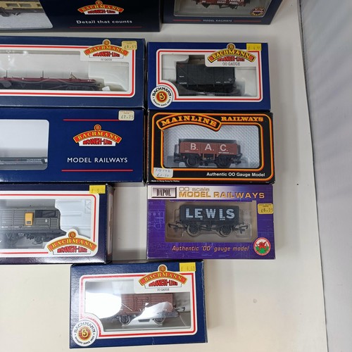 203 - Assorted Bachmann rolling stock and carriages, all boxed (box)