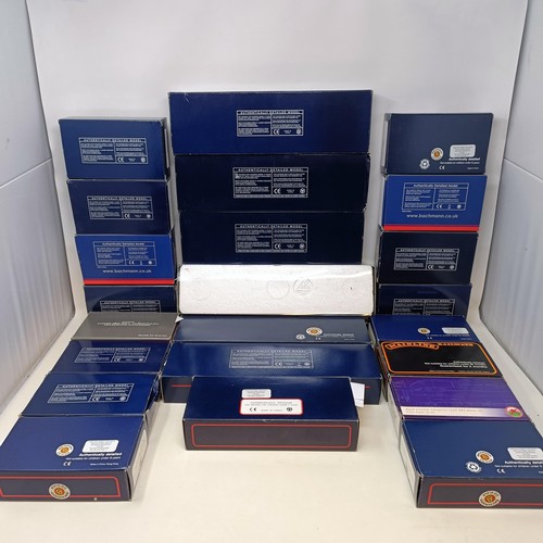 203 - Assorted Bachmann rolling stock and carriages, all boxed (box)