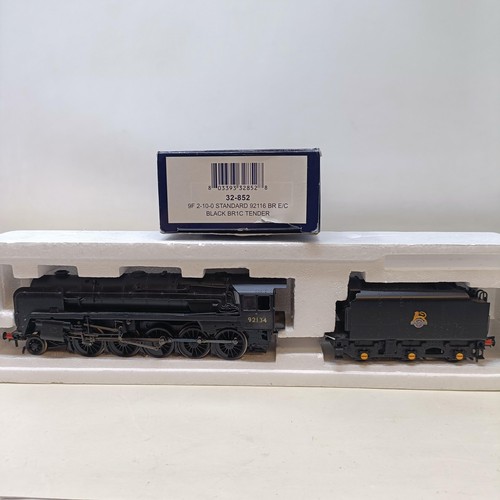 204 - A Bachmann OO gauge 0-6-0 locomotive, No. 32-079, 32-826, and 32-852, all boxed (3)