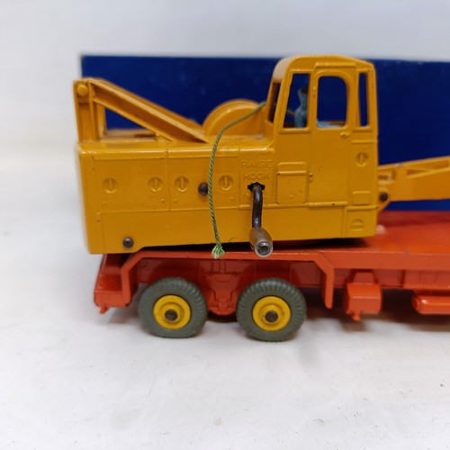 235 - A Dinky Supertoys 20-ton Lorry Mounted Crane No. 972, No. 660, No. 622, No. 651, No. 676, No. 692, N... 