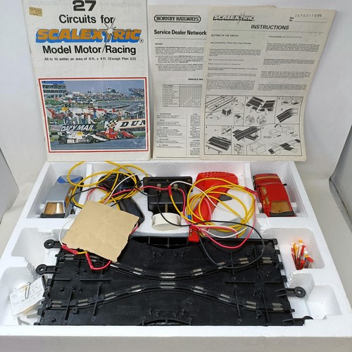 237 - A Scalextric Escort XR3i racing set, and assorted other Scalextric items (5)