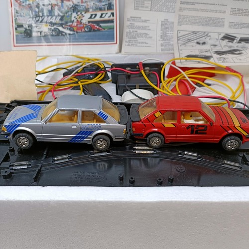 237 - A Scalextric Escort XR3i racing set, and assorted other Scalextric items (5)