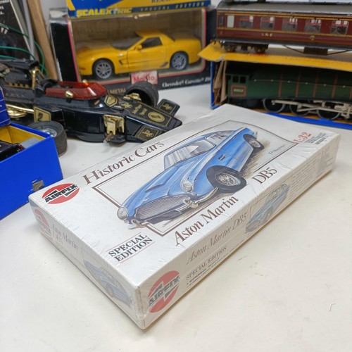 239 - A Hornby-Dublo OO gauge 4-6-2 locomotive, No 31001/1, boxed, a 0-6-2 locomotive, No 3217, boxed, and... 