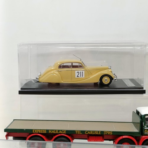 245 - A Chinese Sun Star model of a Yelloway bus, assorted other models and model tanks (box)