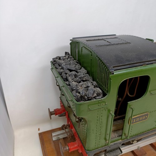 261 - A live steam 3.5 inch gauge 0-6-0 locomotive, in green livery, 50 cm, on a stand