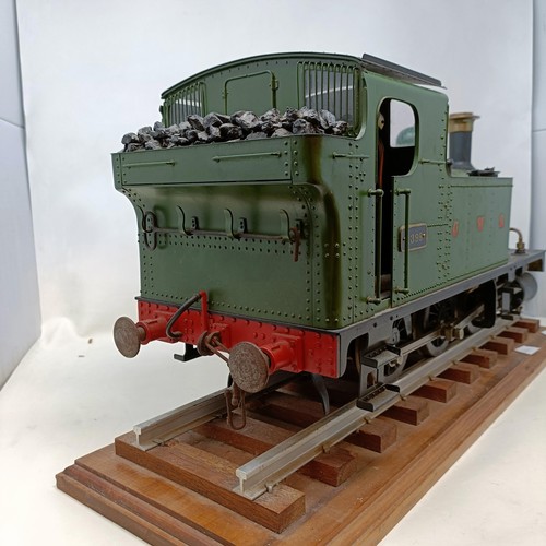 261 - A live steam 3.5 inch gauge 0-6-0 locomotive, in green livery, 50 cm, on a stand