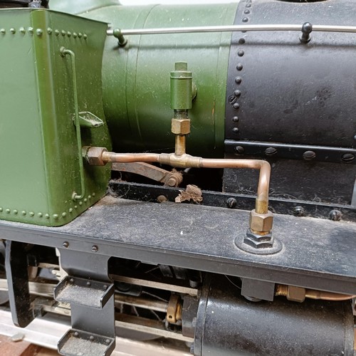 261 - A live steam 3.5 inch gauge 0-6-0 locomotive, in green livery, 50 cm, on a stand