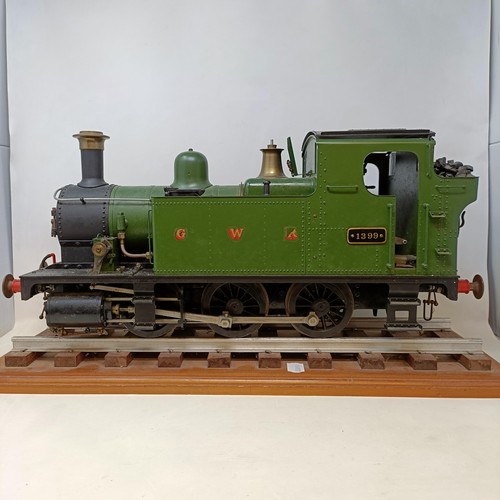 261 - A live steam 3.5 inch gauge 0-6-0 locomotive, in green livery, 50 cm, on a stand