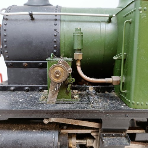 261 - A live steam 3.5 inch gauge 0-6-0 locomotive, in green livery, 50 cm, on a stand