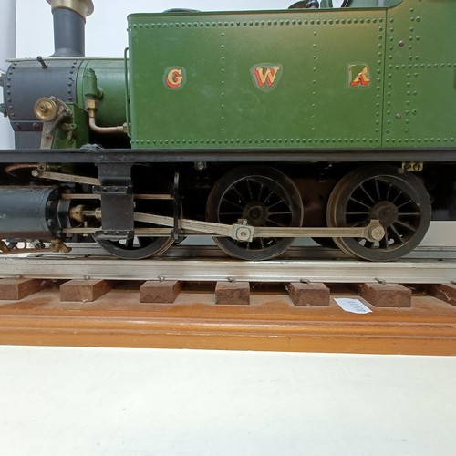 261 - A live steam 3.5 inch gauge 0-6-0 locomotive, in green livery, 50 cm, on a stand