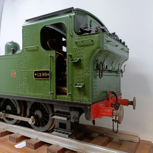 261 - A live steam 3.5 inch gauge 0-6-0 locomotive, in green livery, 50 cm, on a stand