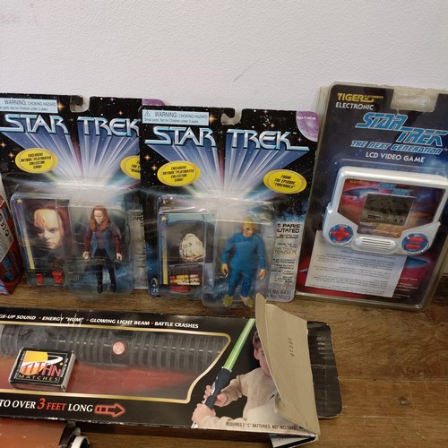 250 - A Star Trek figure, Ska As A Cardassian, boxed, and Tom Parris Mutated, and assorted other Star Trek... 