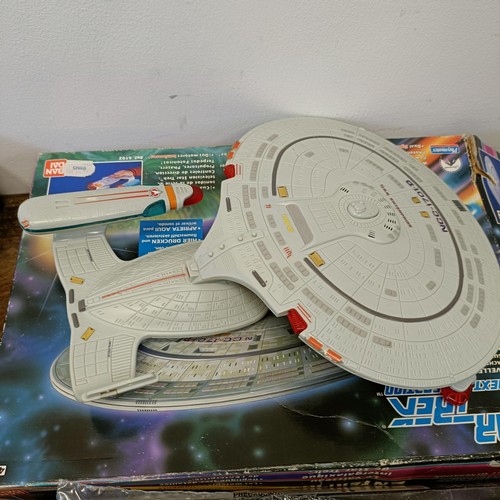 248 - A Star Trek The Next Generation Shuttlecraft CD Holder, USS Defiant, Starship Enterprise, Cardassian... 