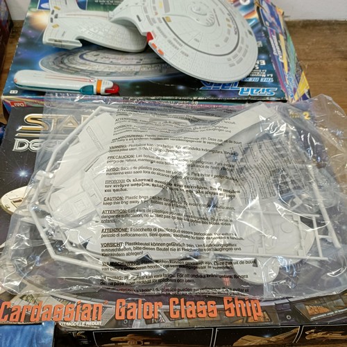 248 - A Star Trek The Next Generation Shuttlecraft CD Holder, USS Defiant, Starship Enterprise, Cardassian... 