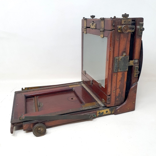 159 - A late 19th/early 20th century plate camera, by W Watson & Sons, 313 High Holborn, London, with an i... 