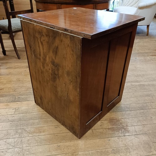 1020 - A mahogany pedestal chest, having three drawers, 66 cm wide