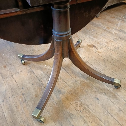 1040 - A tilt top mahogany breakfast table, 120 cm diameter, and a washstand