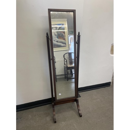 956 - A mahogany cheval mirror, Waring & Gillow, label verso, 46 cm wide