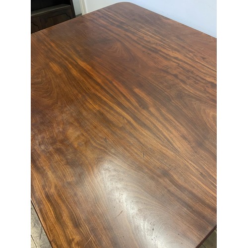 953 - A mahogany breakfast table, 148 cm x 120 cm