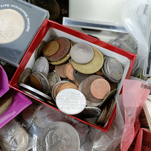 407 - Assorted commemorative crowns, world coins, and a small group of cigarette cards