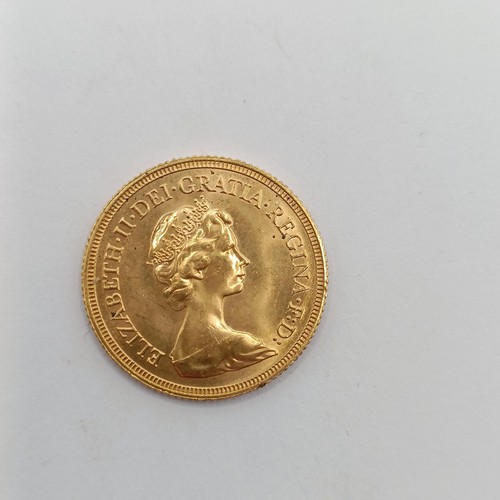 387 - A Queen Elizabeth II gold sovereign, 1981