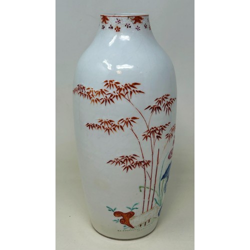 776 - A Chinese famille rose vase, decorated flowers, 28 cm high