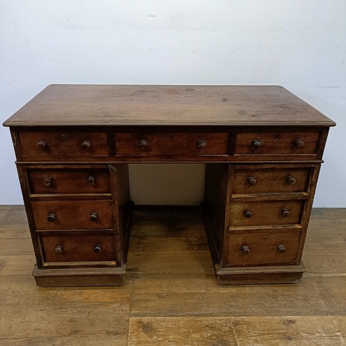 891 - A Victorian mahogany pedestal desk, 116 cm wide